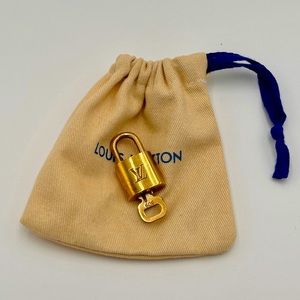 LOUIS VUITTON Lock & Key # 309